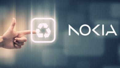 close,u,of,human,hand,pushing,application,icon